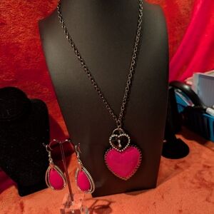 💕 Price Drop 💕 Pendant Necklace and Earring Set in Pink